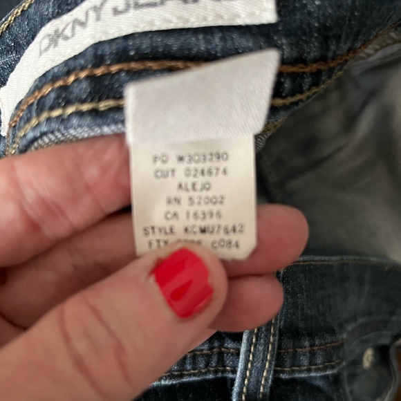 EUC DKNY JEAN OUTFIT STRAIGHT LEG 10/32 TOP L - Picture 9 of 9